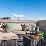 Newly Modern 2B2B Home Near Seatac - Golf Course