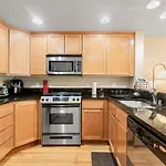 Prime Northgate Retreat Near Mall I-5 Light Rail