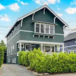 Queen Anne Apartment With Patio Walk To Restaurants