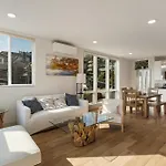 Modern Townhome With Space Needle View