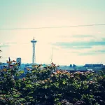 Seattle Urban Village- Private Room