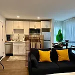 Luxe Modern Retreat In The City