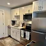 Luxe Modern Retreat In The City