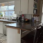 Queen Bea-Seattle-Queen Anne-Upper Level