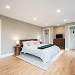 3Br 3Ba Kerry Park Retreat In Queen Anne