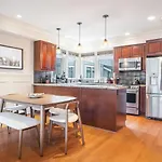 3Br 2Ba Kinnear Townhouse In Queen Anne, Seattle