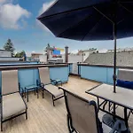 Lake & City View Modern Retreat W Ac