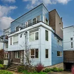 Lake & City View Modern Retreat W Ac