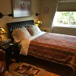 Sleeping Bulldog Bed & Breakfast