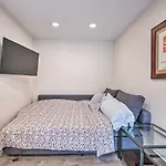 Sleek Modern Home With Patio, 8 Mi To Dtwn Seattle!