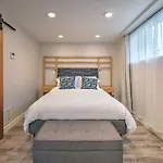 Sleek Modern Home With Patio, 8 Mi To Dtwn Seattle!