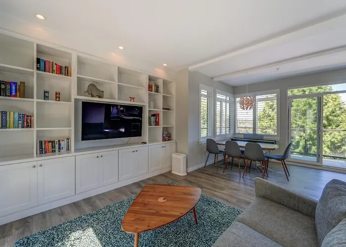 5 Min To Downtown Seattle! 3Br & 2Ba Cozy Townhome Townhouse