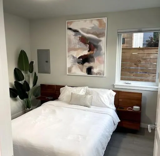 Seattle\'S New Modern Townhouse W/ Private Rooftop