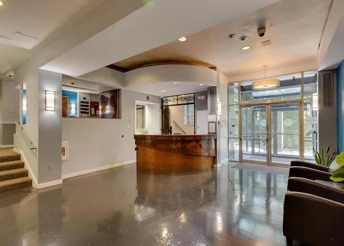 Downtown Seattle Condo With Rooftop Deck And Views!