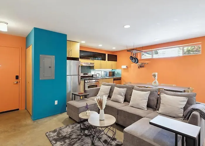 Smart Minimal 3Br 2.5Bath House With Parking