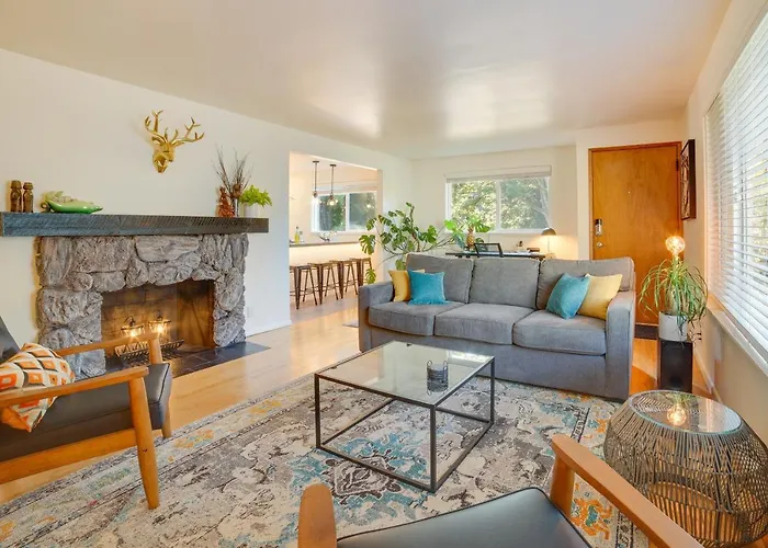 Seattle Vacation Home With Hot Tub 5 Mi To Downtown