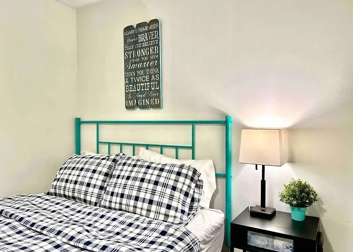 Private Room With Shared Bathroom On The 1St Floor 10 Minutes Walk To University Of Washington