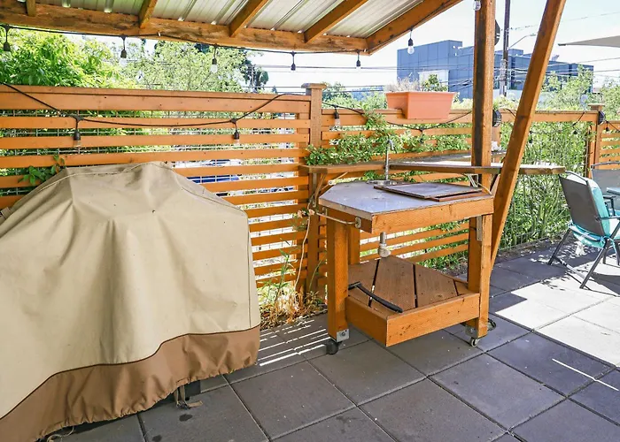 Scandi Boho Seattle Apartment, Walk To Waterfront!