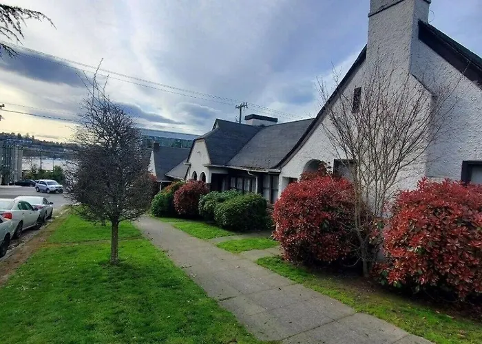 Charming English Tudor Lake Union Seattle Uw Downtown
