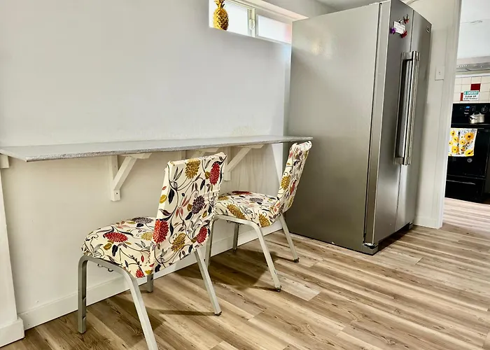 Private Room Tiny With Shared Bathroom Near Seatac Airport And Downtown Seattle
