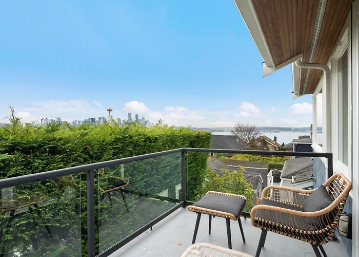 3Br 3Ba Kerry Park Retreat In Queen Anne