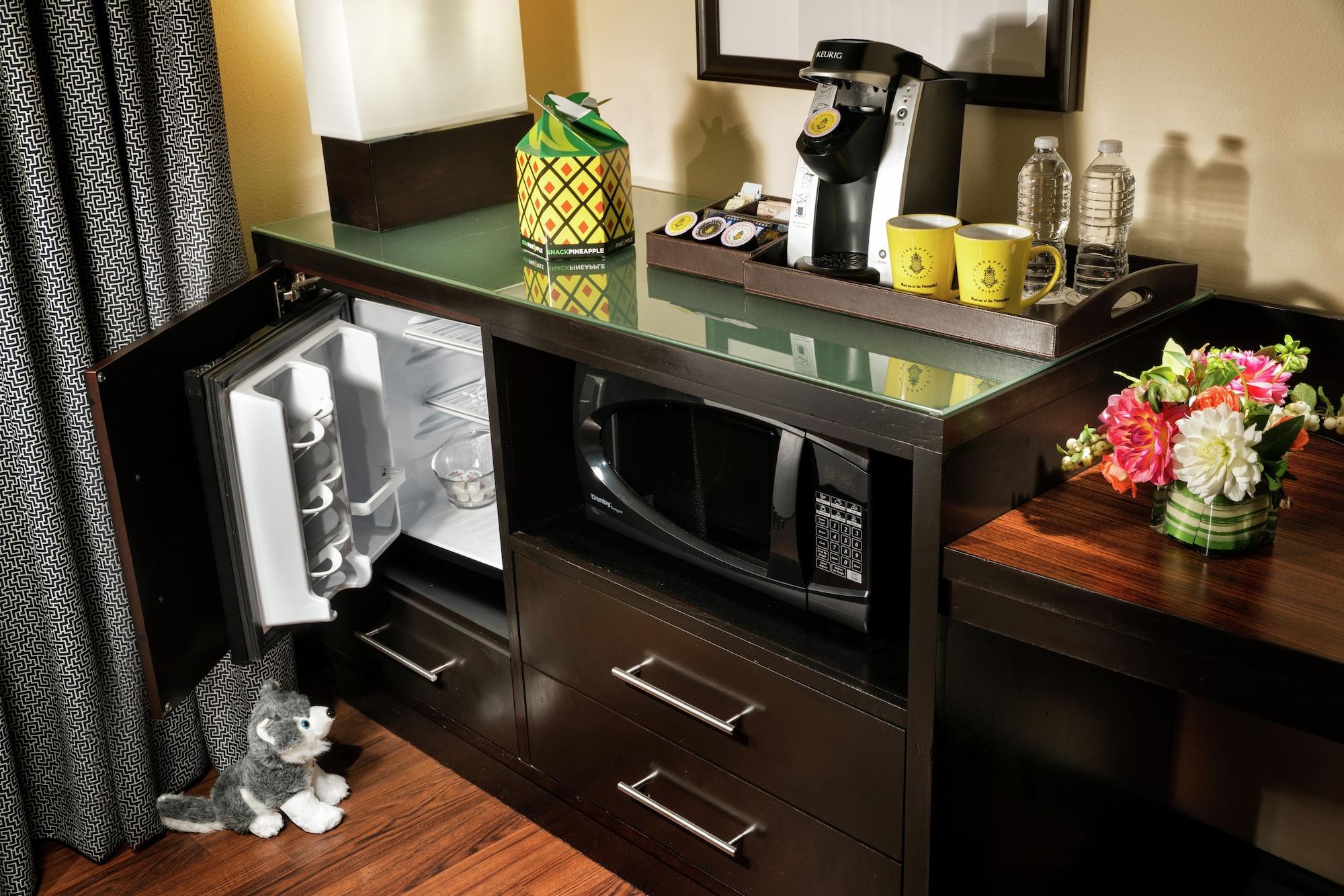 Staypineapple, The Maxwell Hotel, Center Hotel Seattle