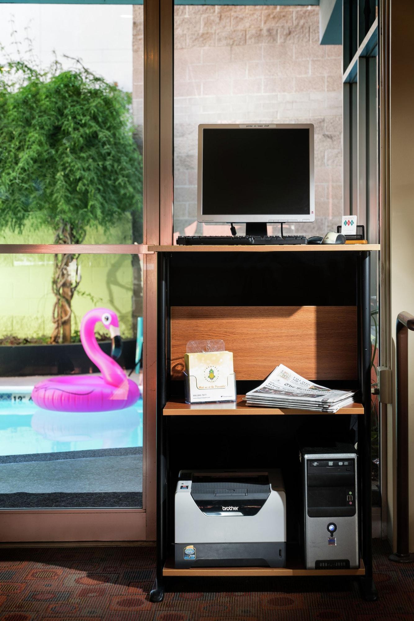 Staypineapple, Inn, District Hotel