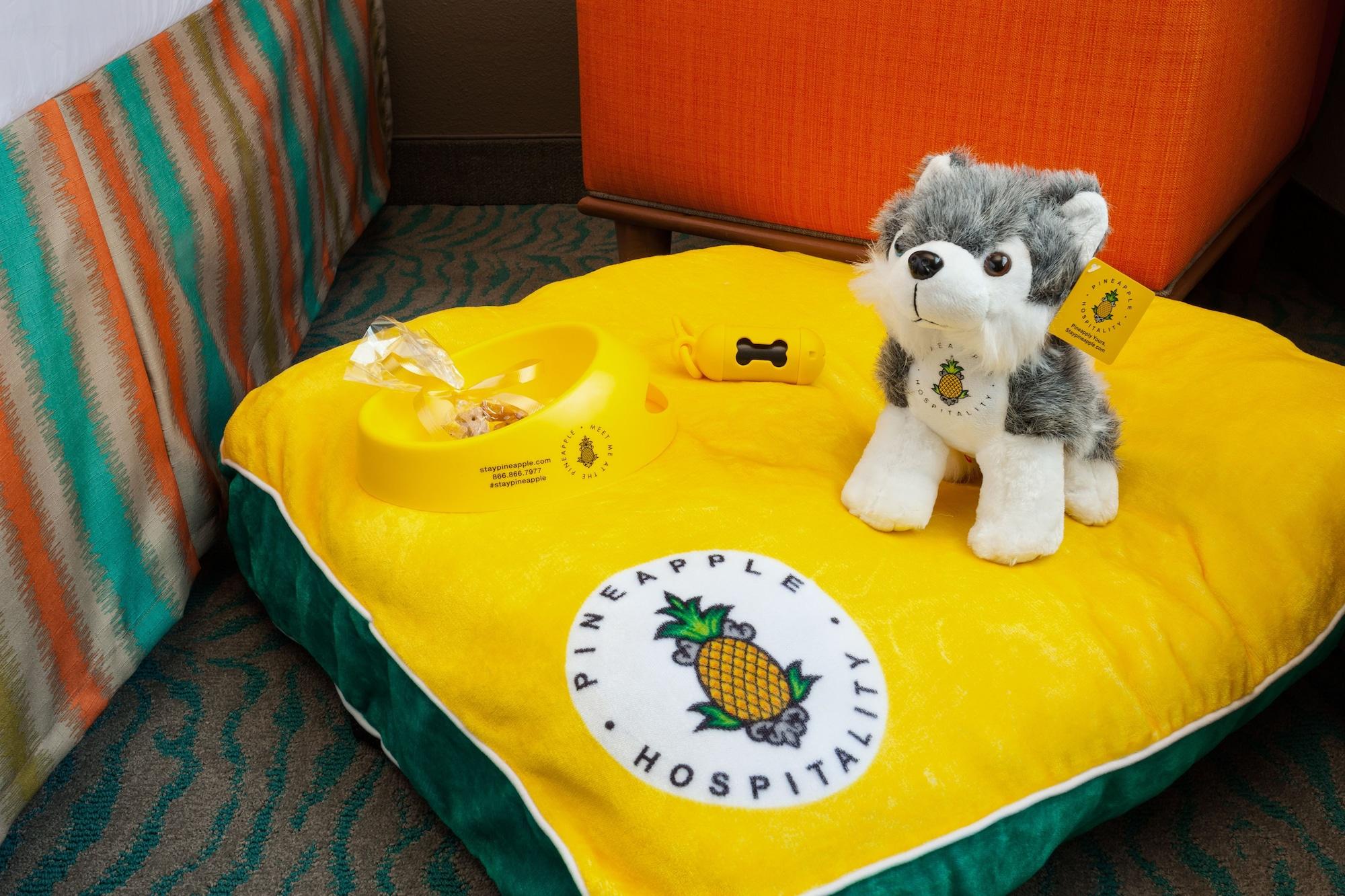Staypineapple, Inn, District 3*
