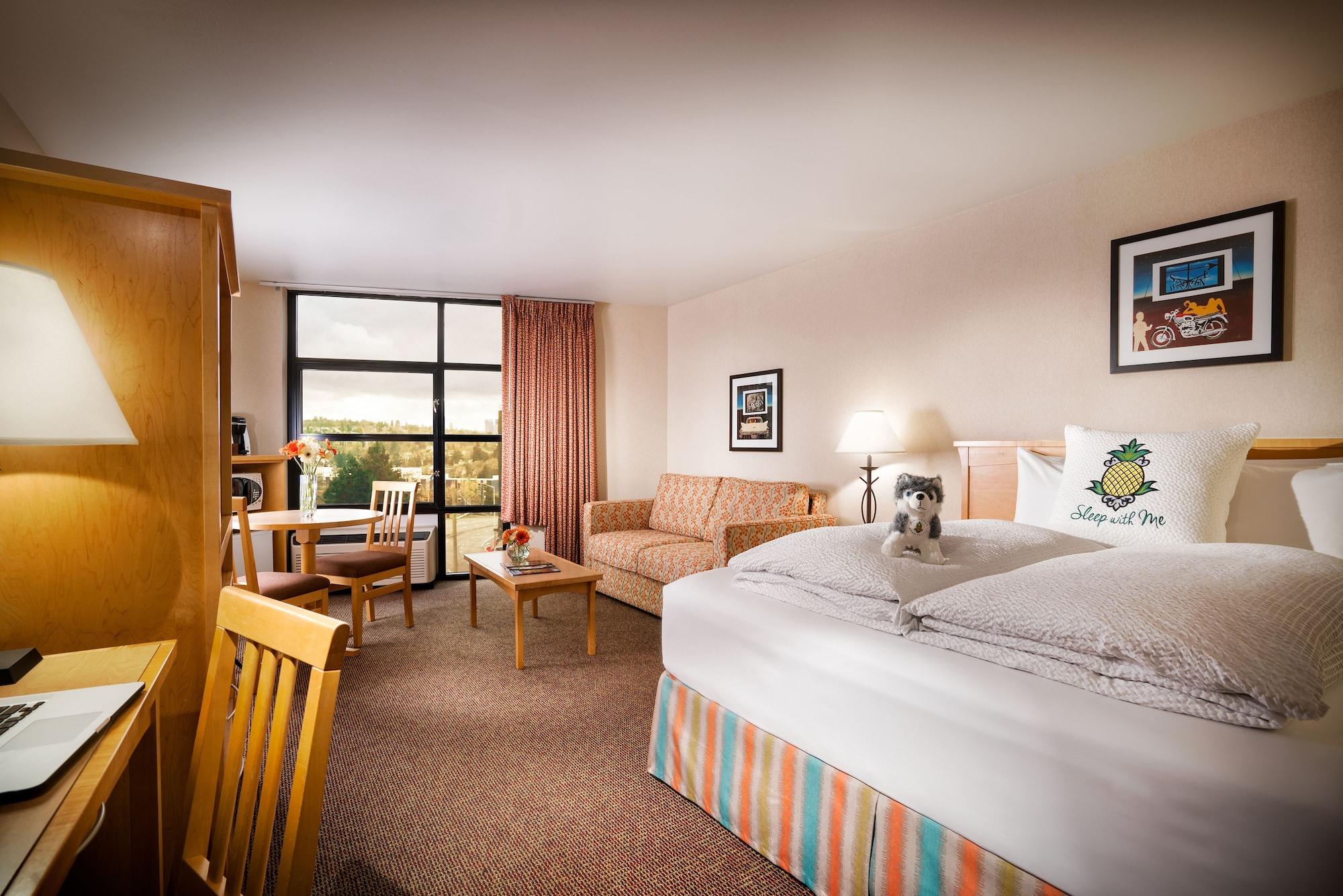 Hotel Staypineapple, Inn, District