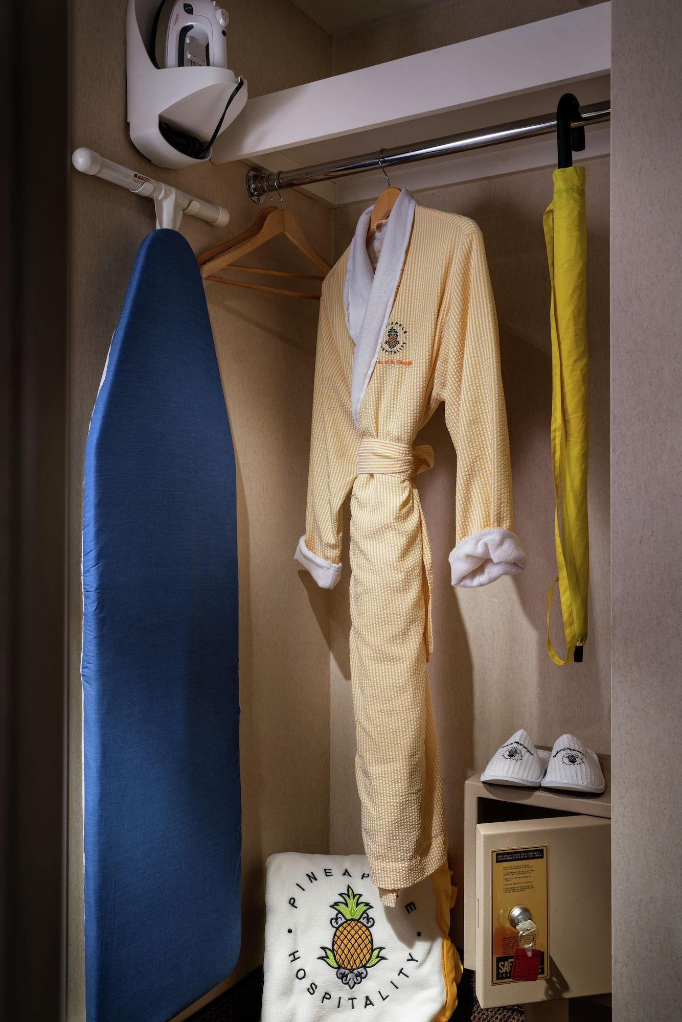 Staypineapple, Inn, District Hotel 3*