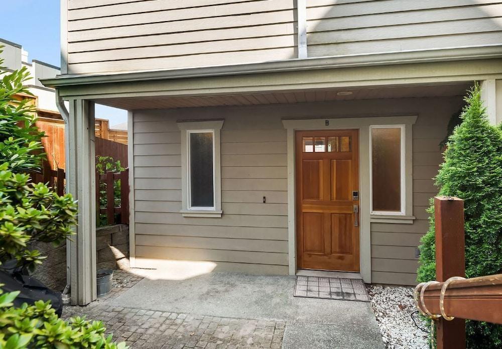 Vacation Home: Life's A Game 4* Seattle