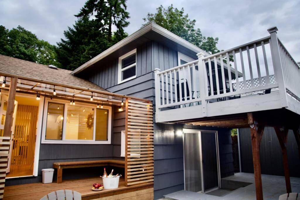 Private Getaway Near Washington! Holiday home Seattle