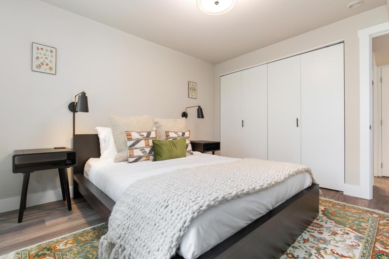 Madison Park With Outdoor Private Garden And Grill 1br 1ba Holiday home