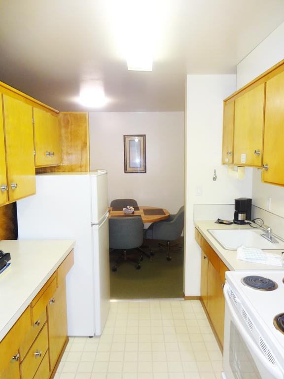 University Suites 2*