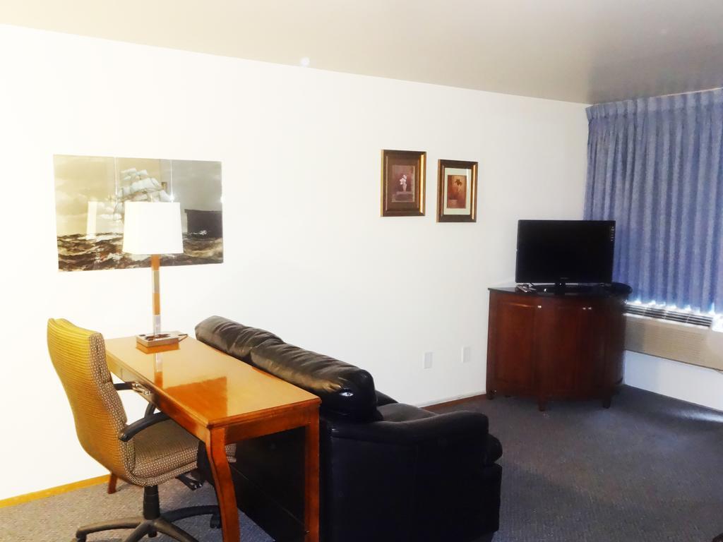 University Suites 2*