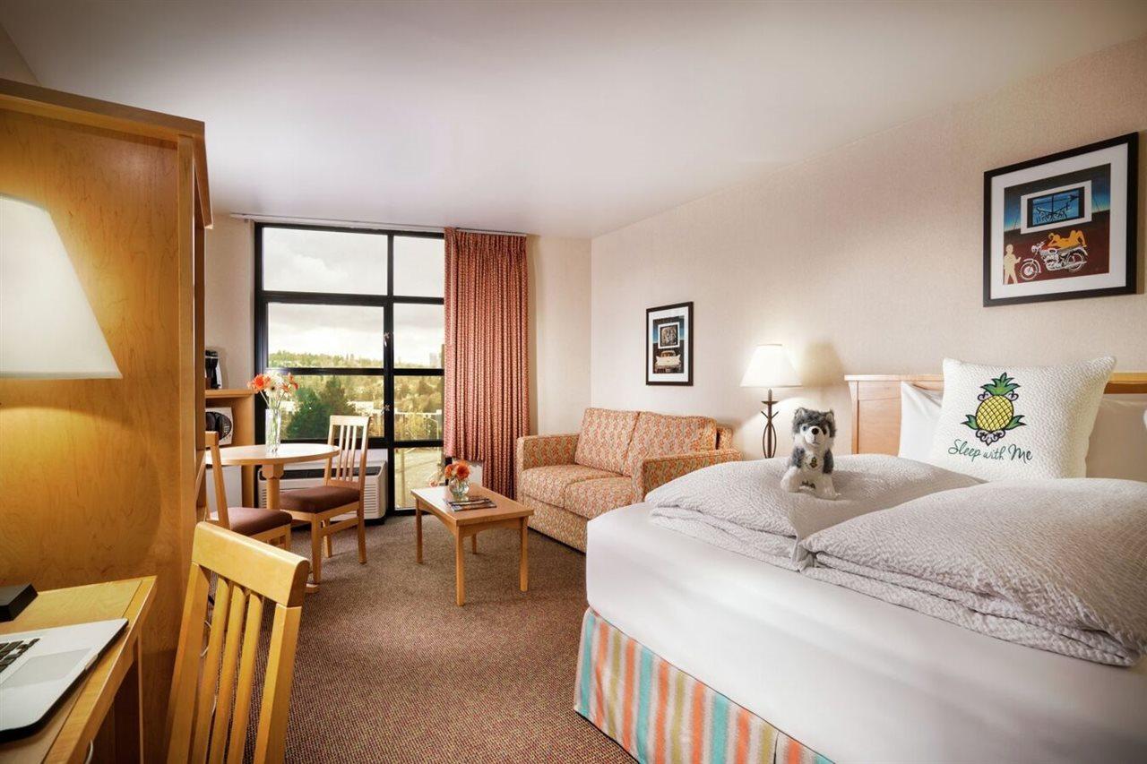 Staypineapple, Inn, District Hotel
