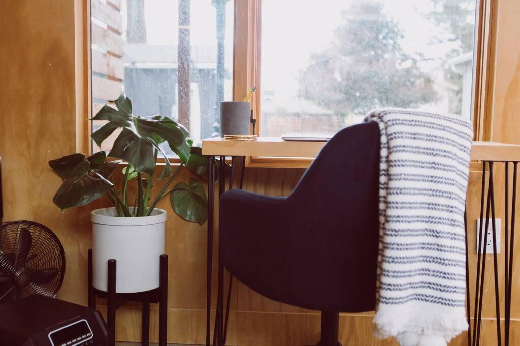 Greenwood Piano Studio Apartment *