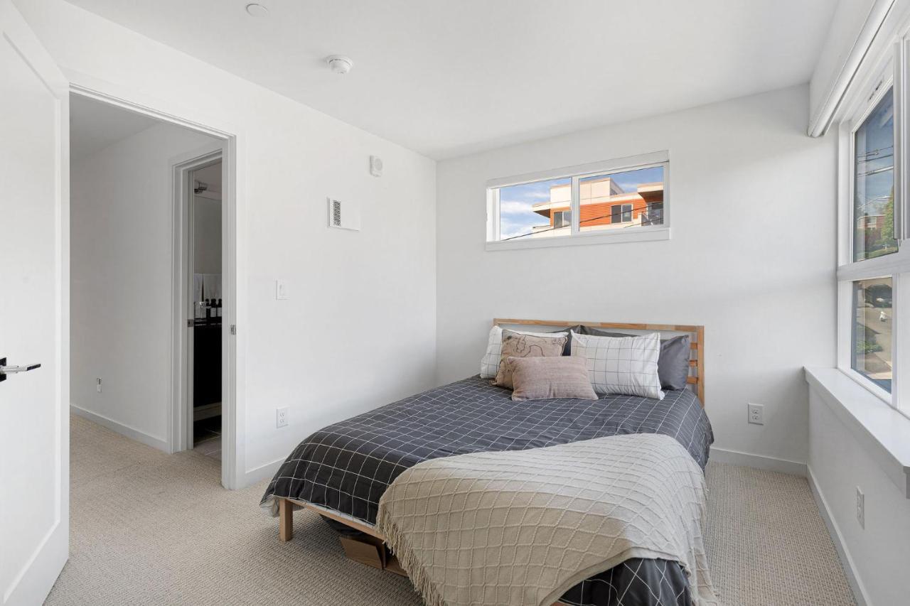 Deactivated- Rooftop Patio With Grill 2br 3ba Central, Walkable Location Holiday home