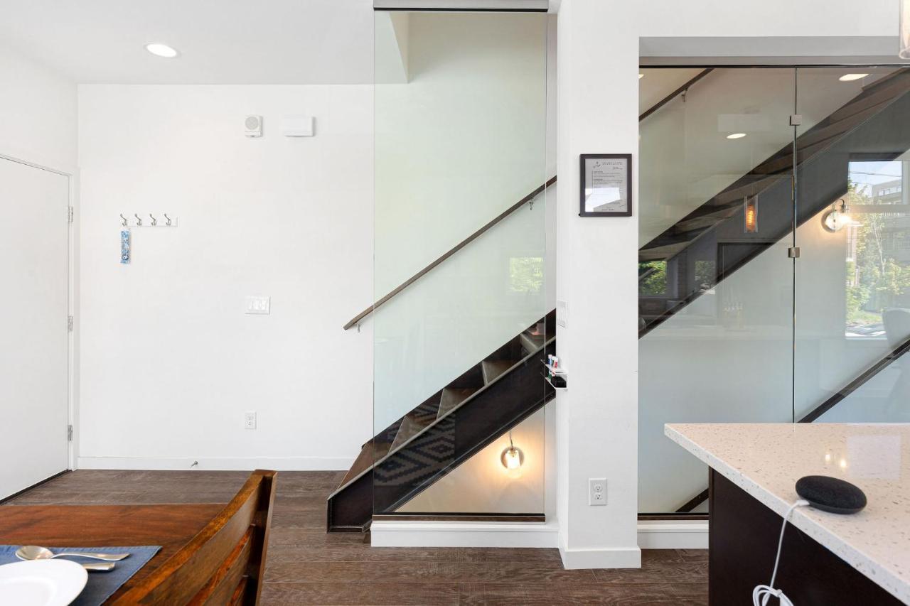 Holiday home Deactivated- Rooftop Patio With Grill 2br 3ba Central, Walkable Location *