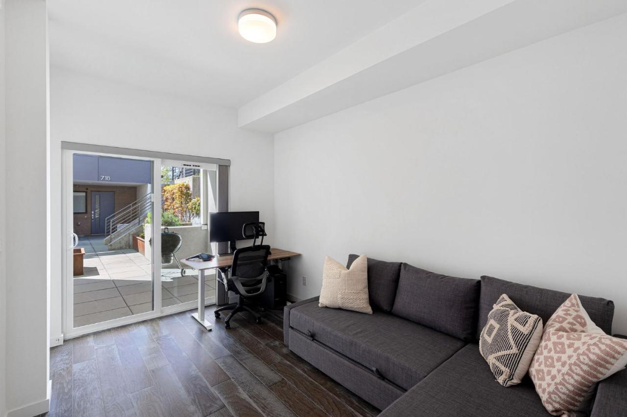Holiday home Deactivated- Rooftop Patio With Grill 2br 3ba Central, Walkable Location *