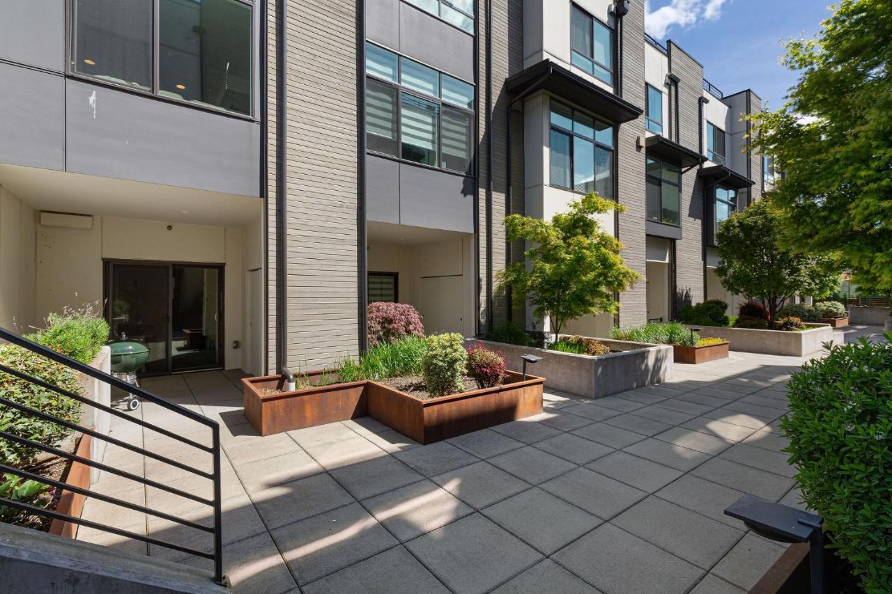 Deactivated- Rooftop Patio With Grill 2br 3ba Central, Walkable Location Holiday home