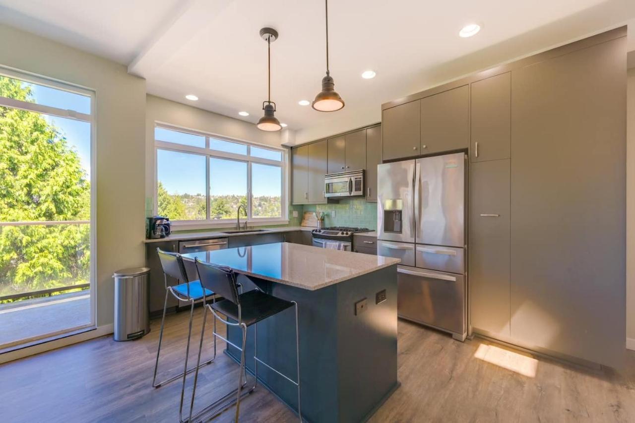Holiday home 5 Min To Downtown Seattle! 3br & 2ba Cozy Townhome Townhouse