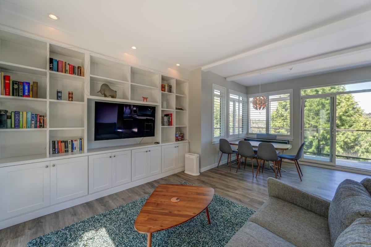 Holiday home 5 Min To Downtown Seattle! 3br & 2ba Cozy Townhome Townhouse *