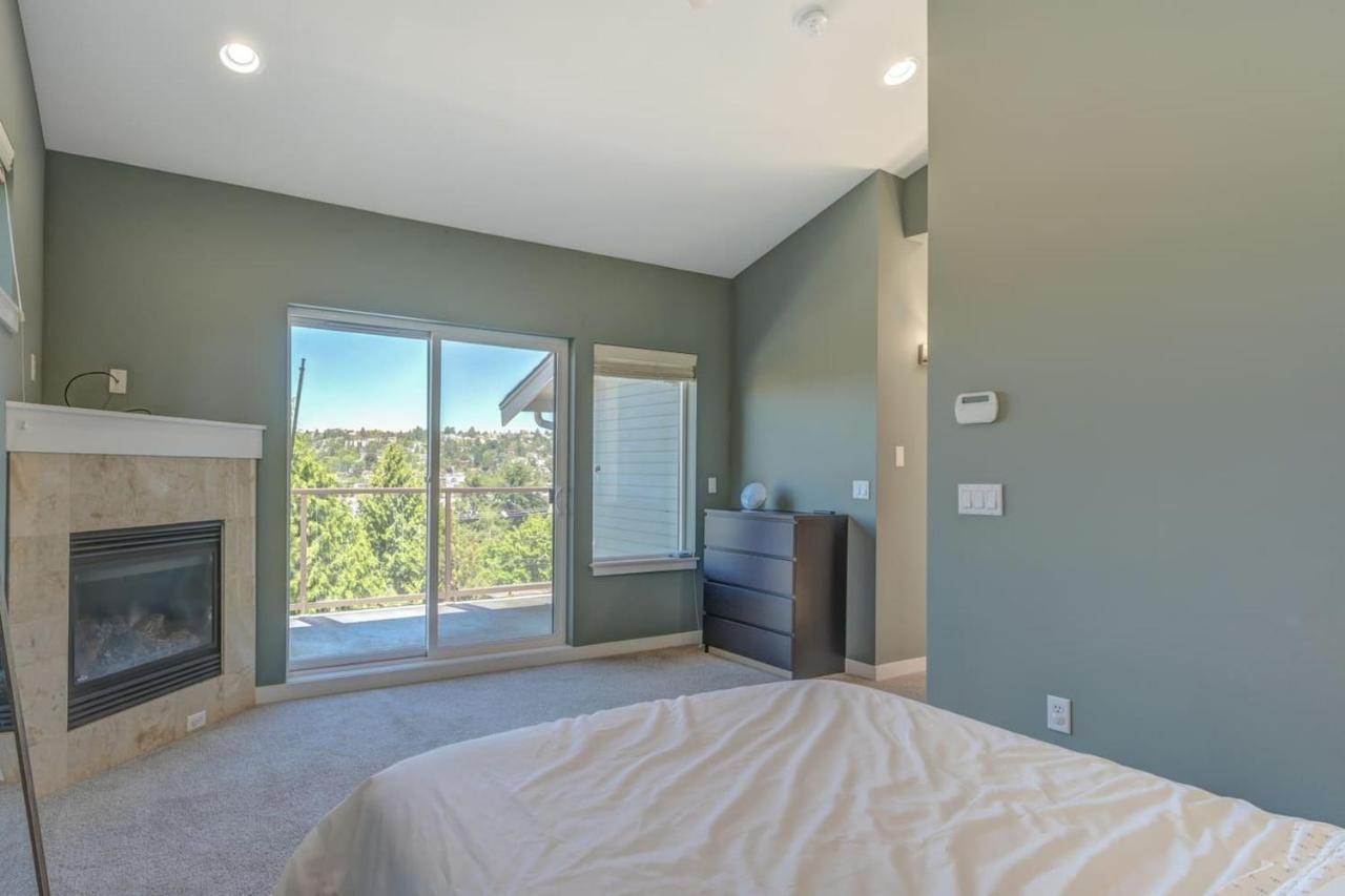 5 Min To Downtown Seattle! 3br & 2ba Cozy Townhome Townhouse