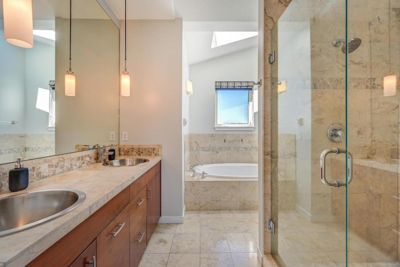 5 Min To Downtown Seattle! 3br & 2ba Cozy Townhome Townhouse Holiday home