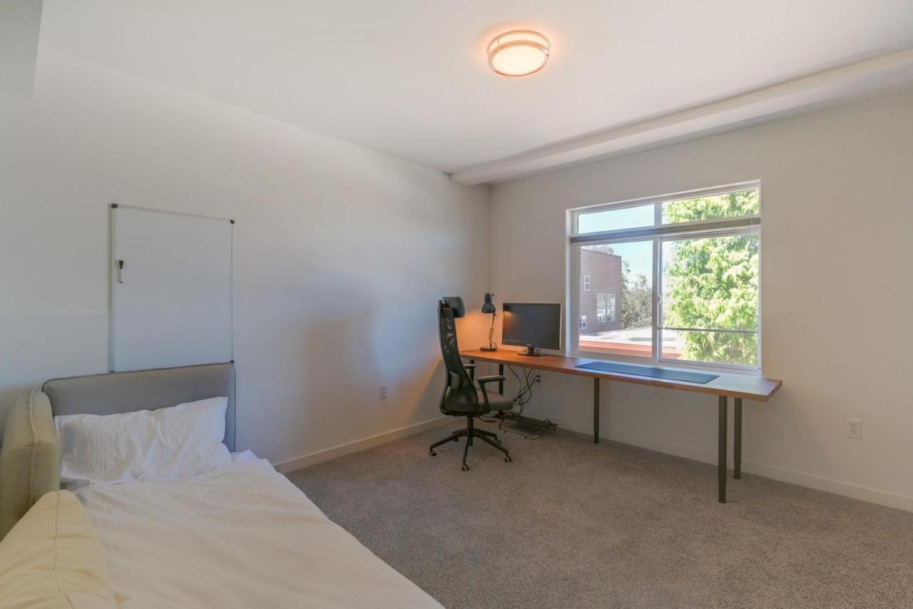 Holiday home 5 Min To Downtown Seattle! 3br & 2ba Cozy Townhome Townhouse
