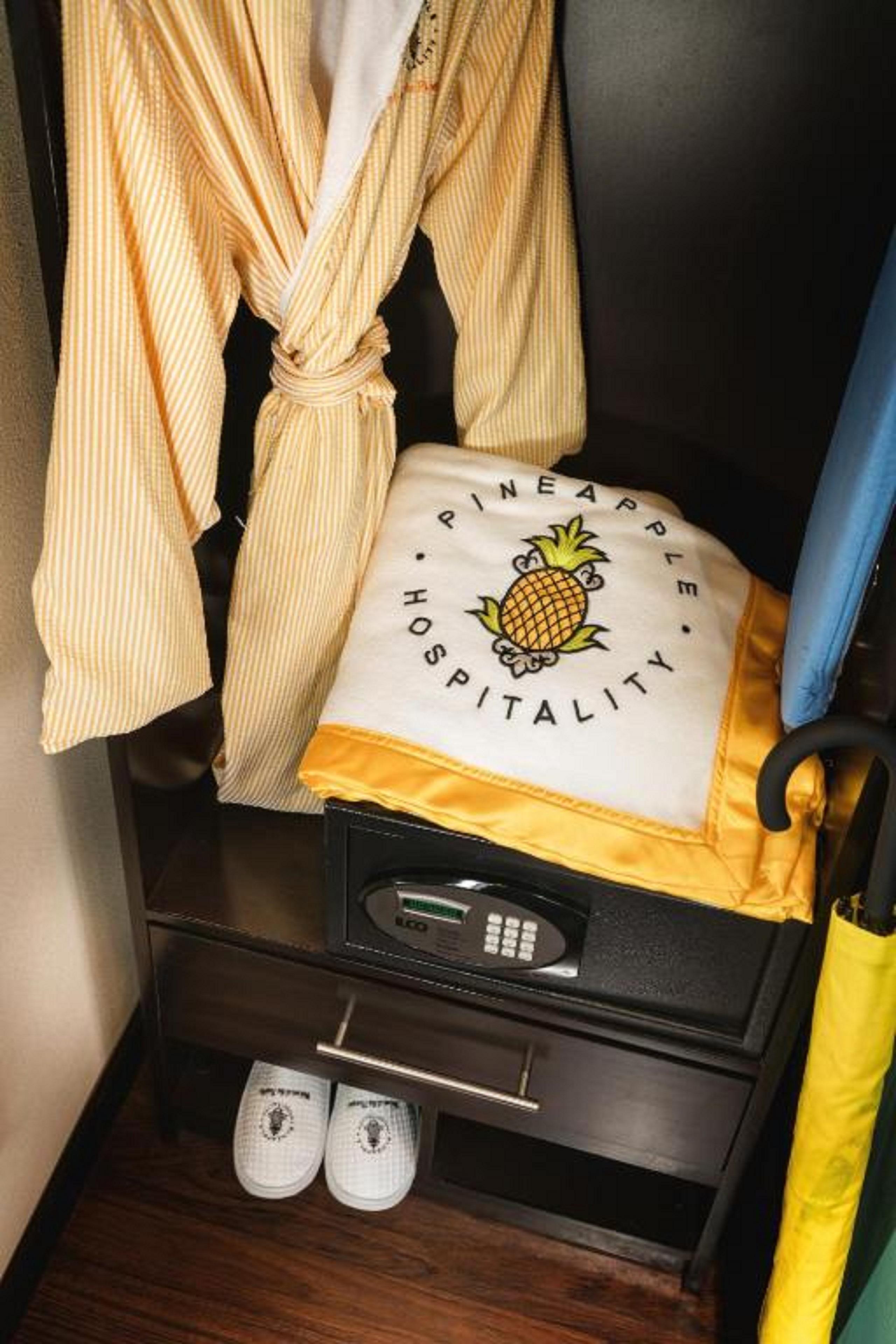 Staypineapple, The Maxwell Hotel, Center Seattle