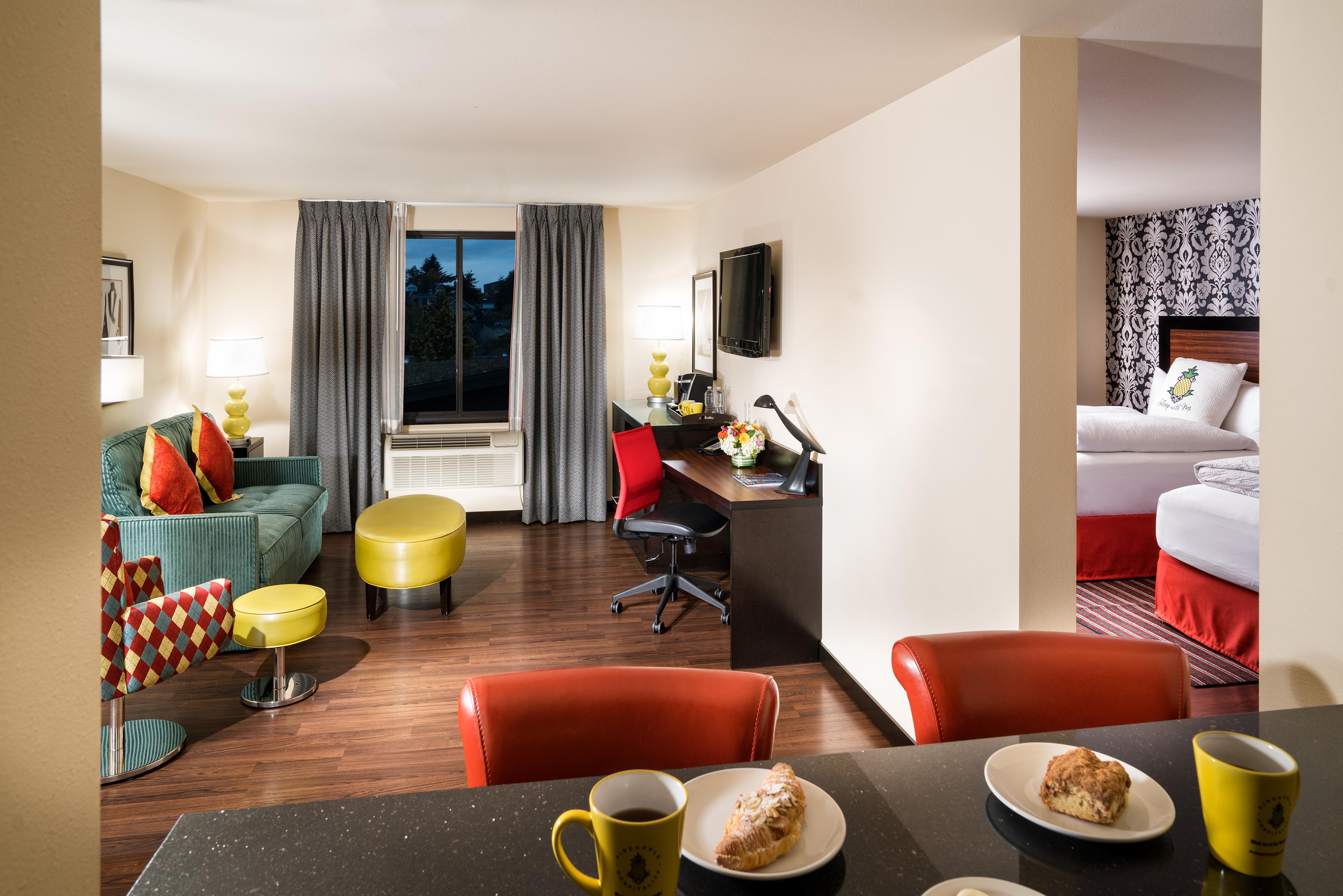 Hotel Staypineapple, The Maxwell Hotel, Center