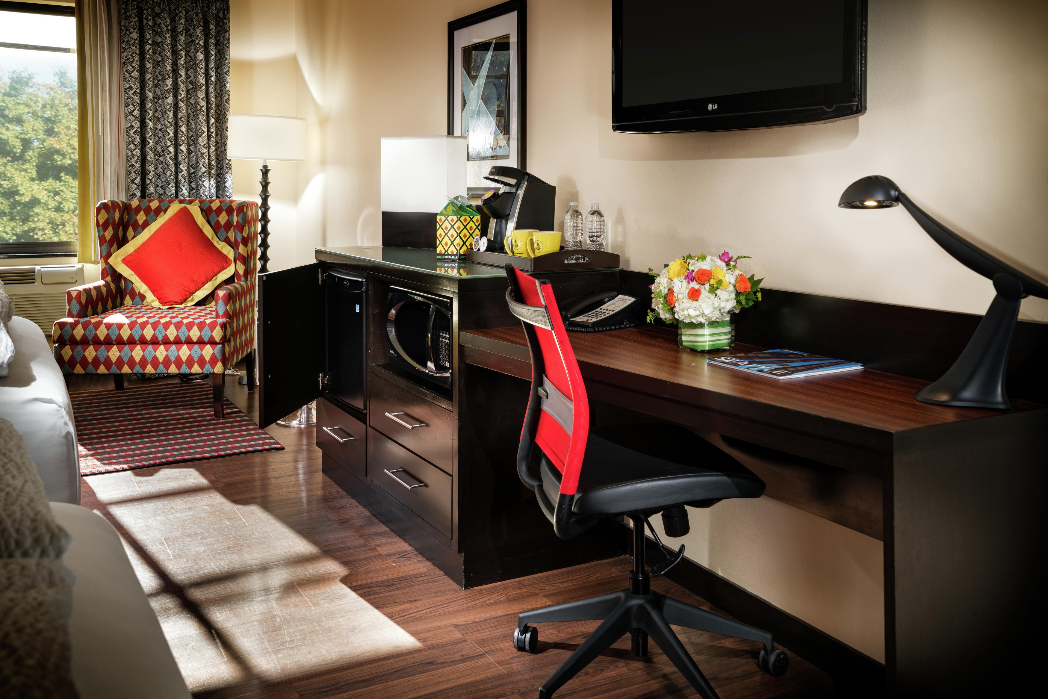 Staypineapple, The Maxwell Hotel, Center