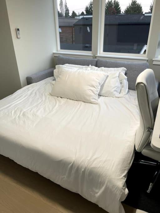 Seattle's New Modern Townhouse W/ Private Rooftop Holiday home *